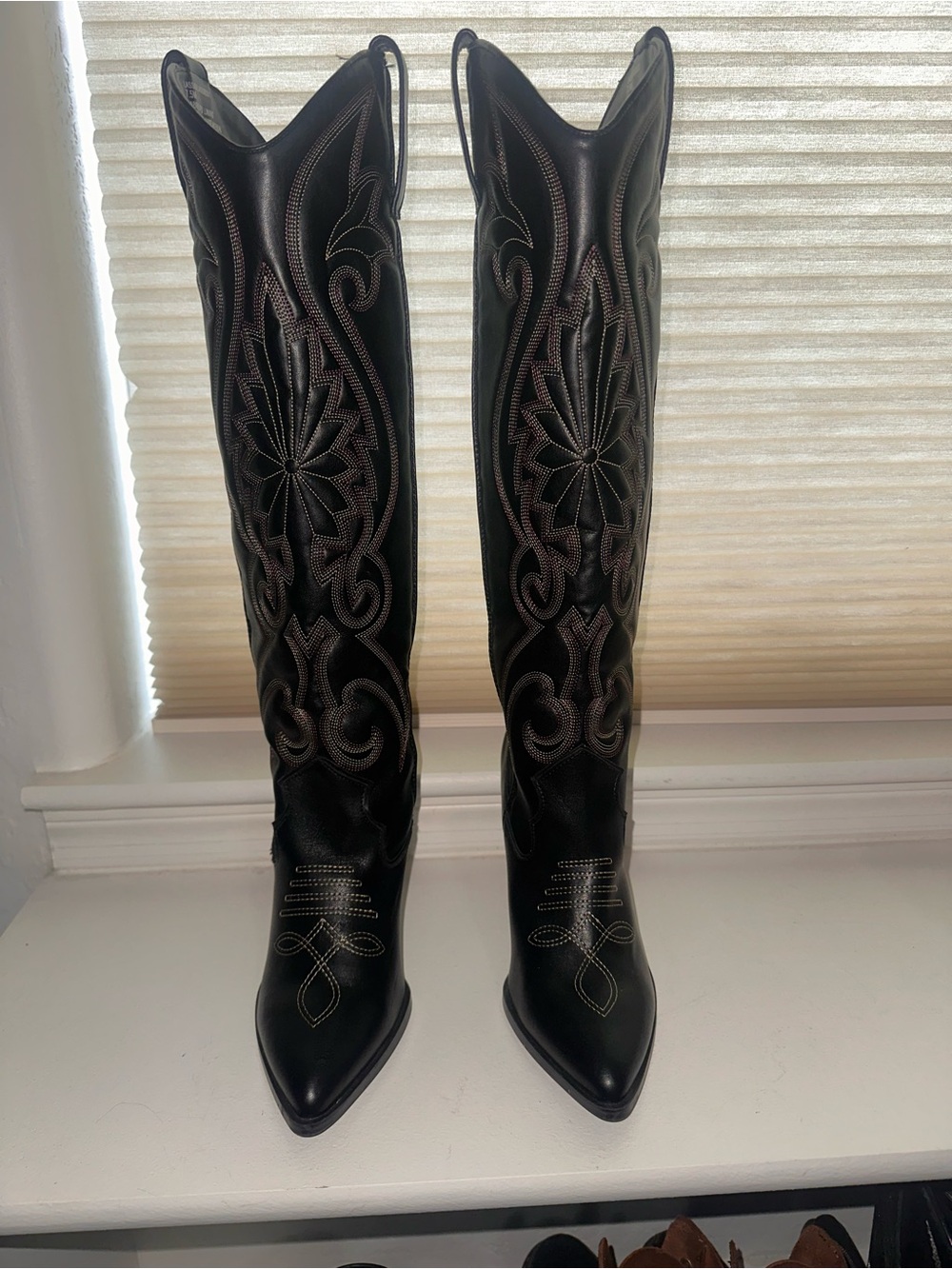 🤠 NWOT-Steve Madden Lasso Black Embroidered Western Boots Size 7.5